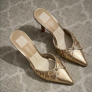 Like New Dolce Vita Gold Metallic Pointed Toe Bow Kitten Heels